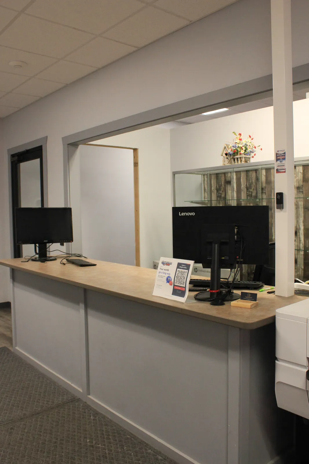 Computer Ties service window and counter with workstation monitors at CTi Tech Plaza