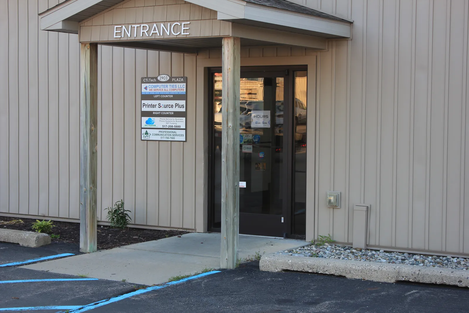 CTi Tech Plaza entrance with tenant directory at 2903 W Michigan Ave, Jackson, MI