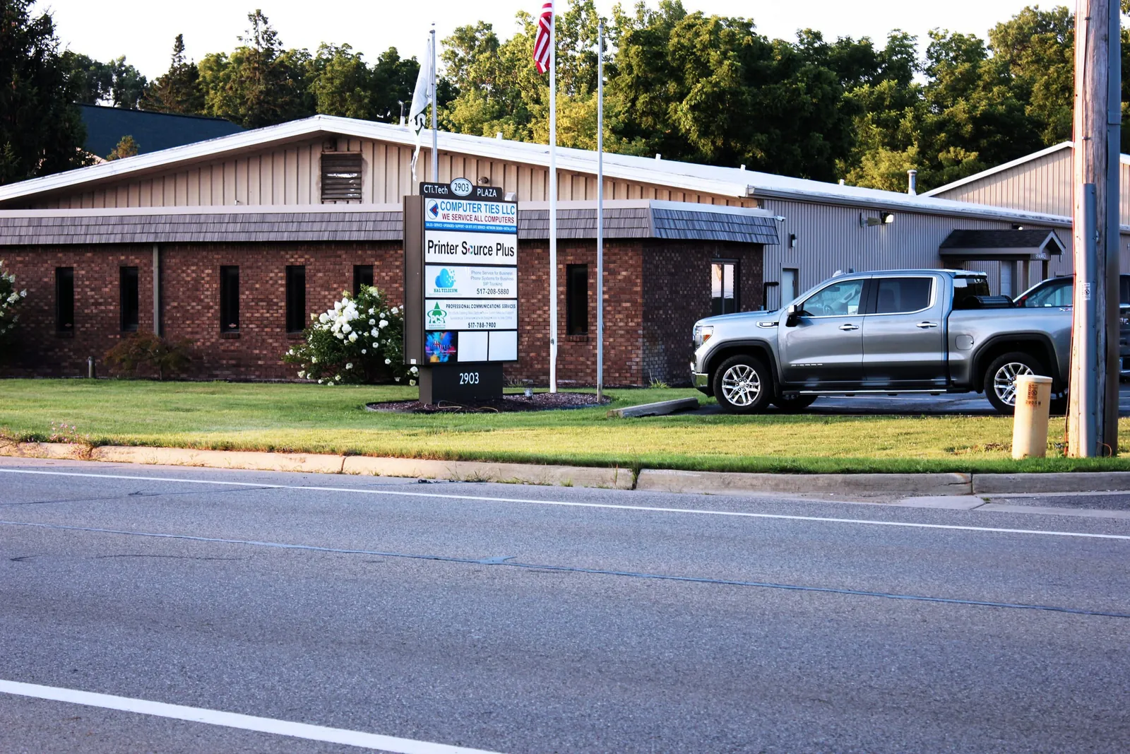 CTi Tech Plaza building and tenant sign on W Michigan Ave in Jackson, Michigan
